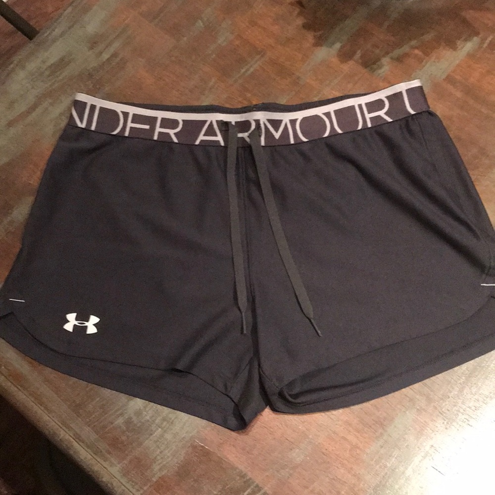 Under Armour women’s athletic short.
